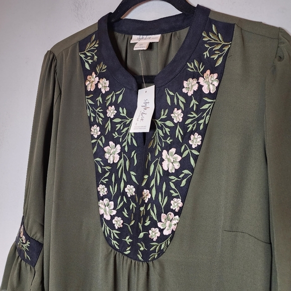 NWT style & co green floral embroidered flare sleeve blouse. Women's size 1X. - Picture 4 of 16